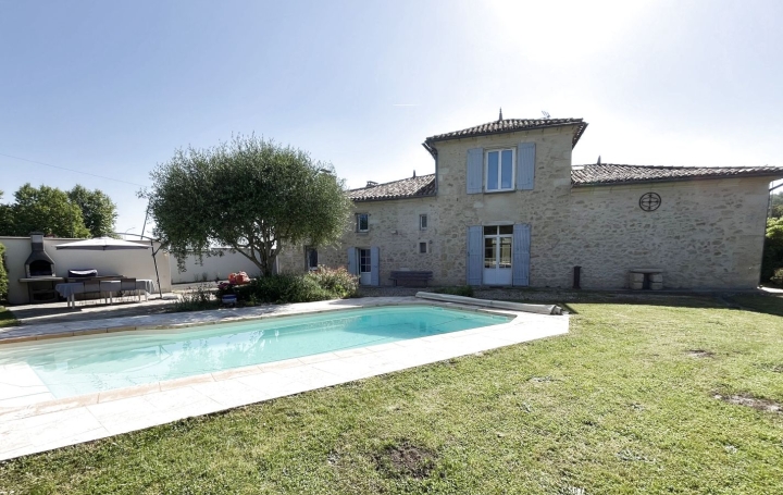 Maison GENISSAC 245 m2 549 610 € Maison GENISSAC 245 m2 549 610 €